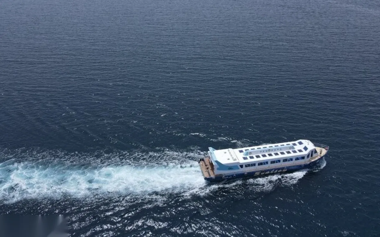 Semi-Submarine Tour — view 2